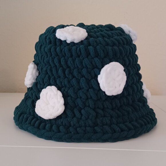 EUC Hand Crocheted Green Hat with White Rosettes - Picture 3 of 3